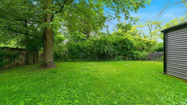 5215 Bowser Avenue, Fort Wayne, IN 46806