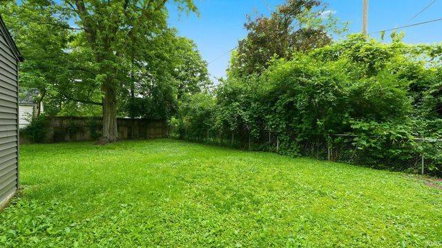 5215 Bowser Avenue, Fort Wayne, IN 46806