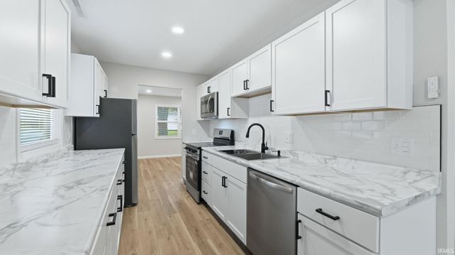 5215 Bowser Avenue, Fort Wayne, IN 46806