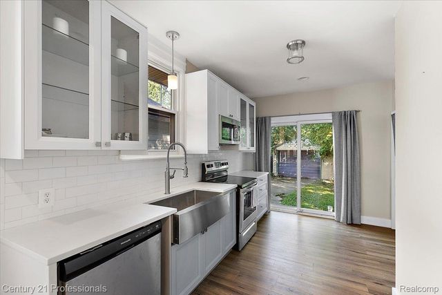 595 E Drayton Street, Ferndale, MI 48220