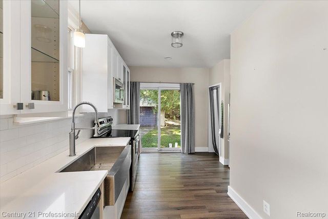 595 E Drayton Street, Ferndale, MI 48220