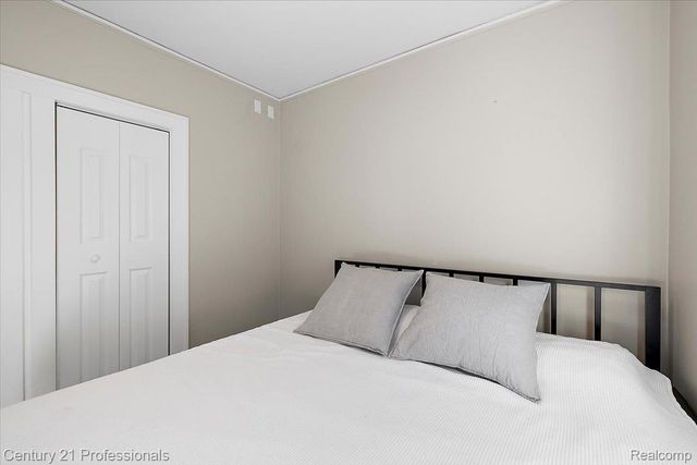 595 E Drayton Street, Ferndale, MI 48220