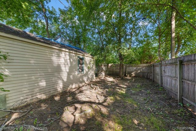 595 E Drayton Street, Ferndale, MI 48220