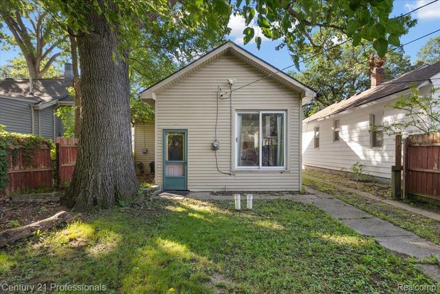 595 E Drayton Street, Ferndale, MI 48220