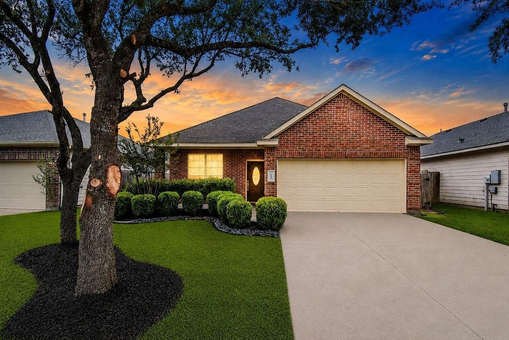 6711 River Ridge Lane, Dickinson, TX 77539