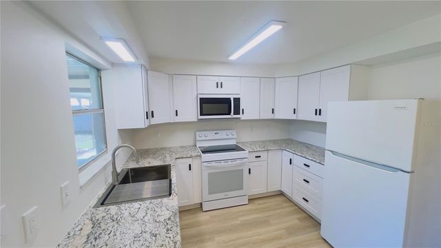 8675 LANTANA DRIVE, Seminole, FL 33777