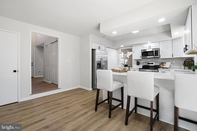 9933 DELLCASTLE RD, Gaithersburg, MD 20886