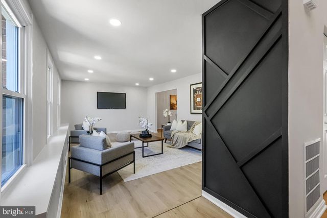 9933 DELLCASTLE RD, Gaithersburg, MD 20886
