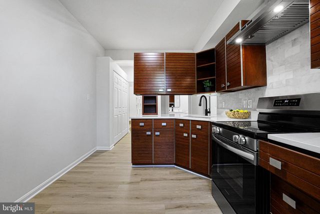 9933 DELLCASTLE RD, Gaithersburg, MD 20886