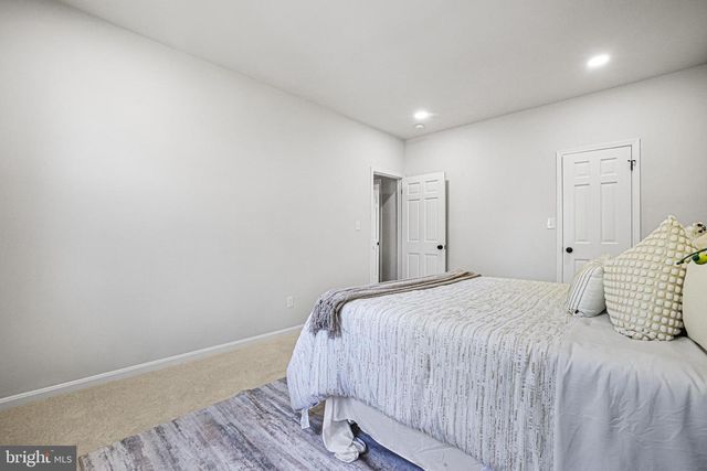 9933 DELLCASTLE RD, Gaithersburg, MD 20886