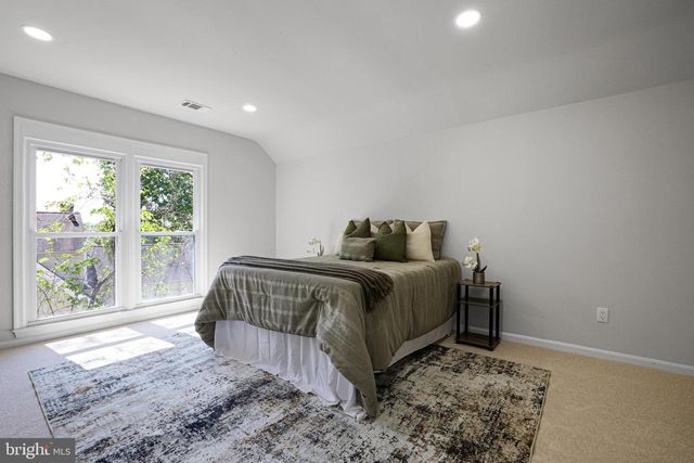 9933 DELLCASTLE RD, Gaithersburg, MD 20886