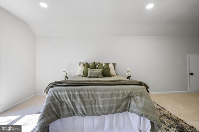 9933 DELLCASTLE RD, Gaithersburg, MD 20886