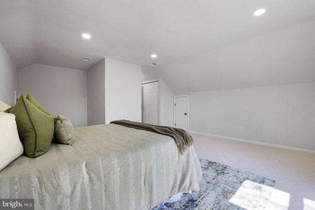 9933 DELLCASTLE RD, Gaithersburg, MD 20886