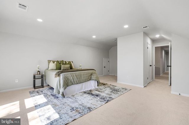 9933 DELLCASTLE RD, Gaithersburg, MD 20886