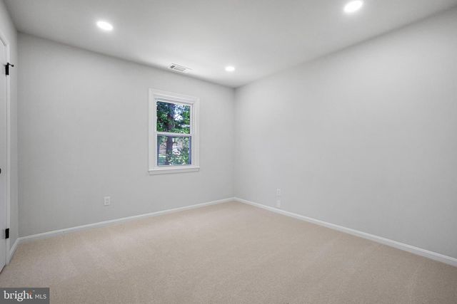 9933 DELLCASTLE RD, Gaithersburg, MD 20886