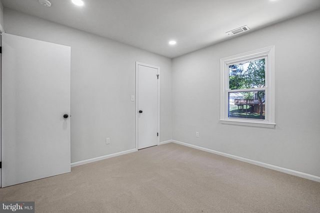 9933 DELLCASTLE RD, Gaithersburg, MD 20886
