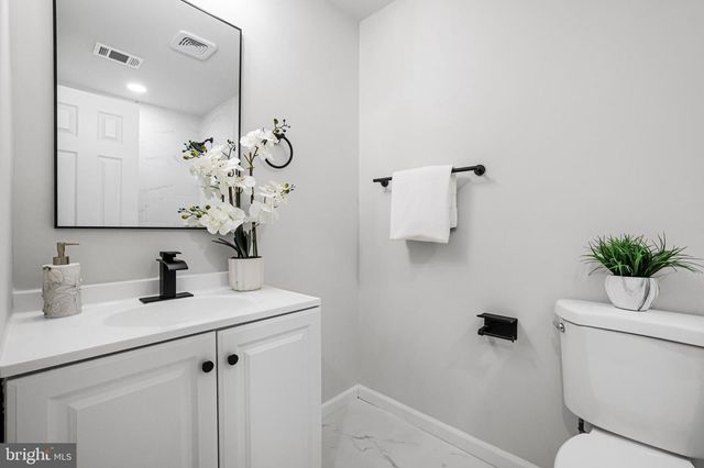 9933 DELLCASTLE RD, Gaithersburg, MD 20886