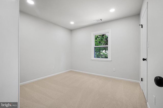 9933 DELLCASTLE RD, Gaithersburg, MD 20886
