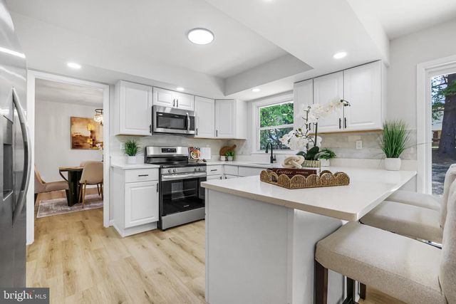 9933 DELLCASTLE RD, Gaithersburg, MD 20886