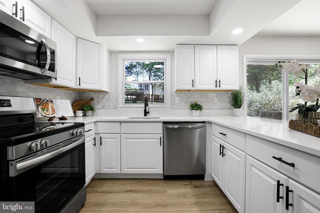 9933 DELLCASTLE RD, Gaithersburg, MD 20886