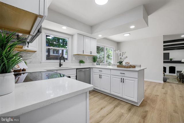 9933 DELLCASTLE RD, Gaithersburg, MD 20886