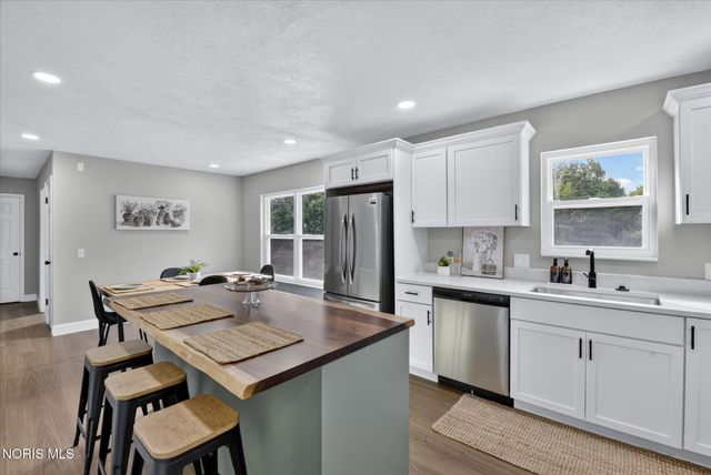 9485 Old State Line Road, Holland, OH 43528