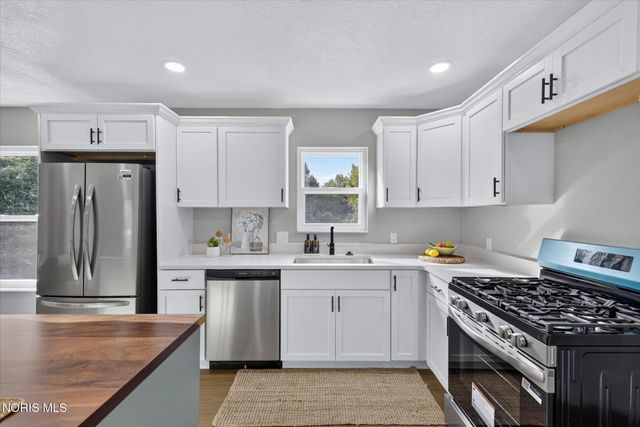 9485 Old State Line Road, Holland, OH 43528