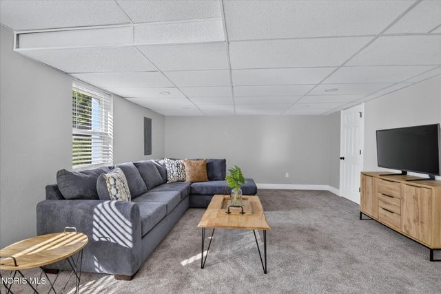 9485 Old State Line Road, Holland, OH 43528
