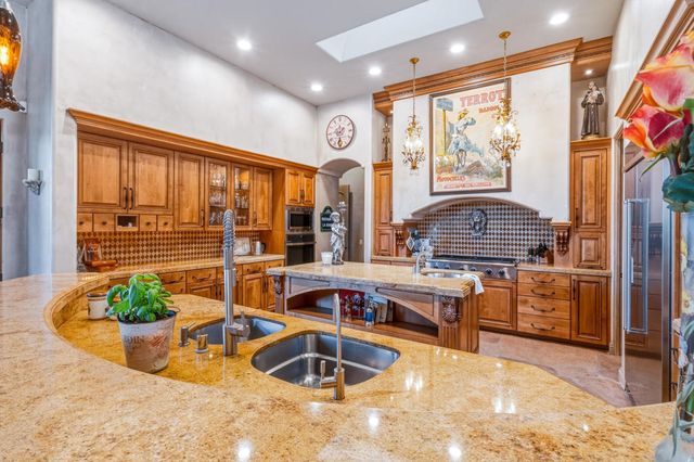 35 Overland Court, Palm Desert, CA 92260