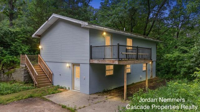 8945 Vergennes Street, Ada, MI 49301
