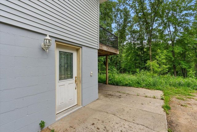 8945 Vergennes Street, Ada, MI 49301