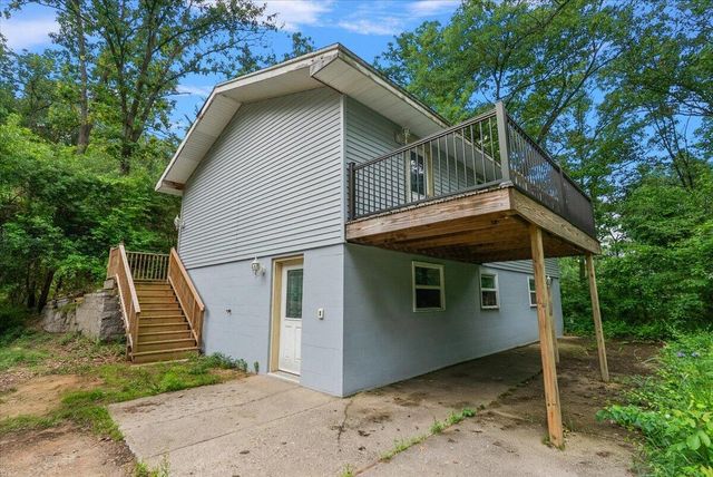 8945 Vergennes Street, Ada, MI 49301
