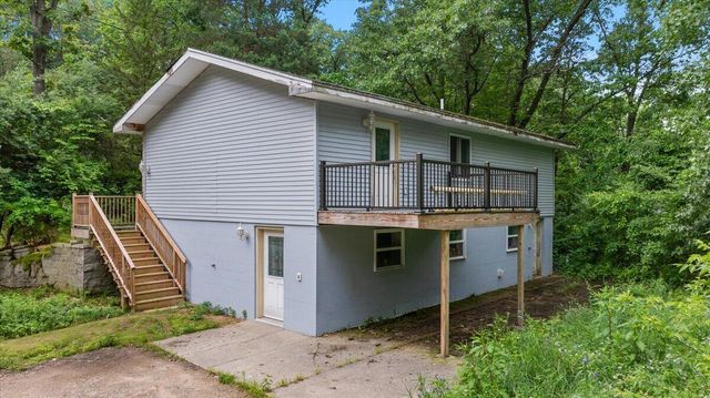 8945 Vergennes Street, Ada, MI 49301