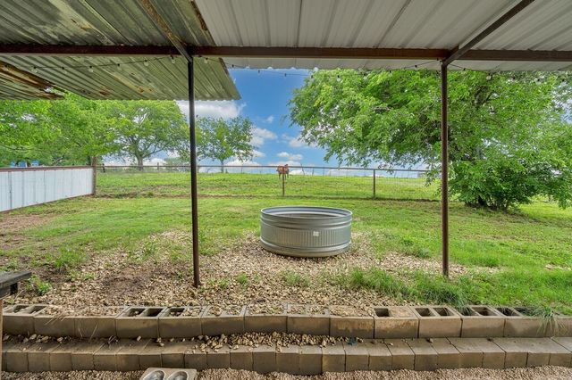 1200 Blue Cut Road N, Mcgregor, TX 76657