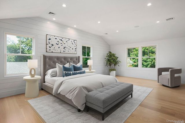 40 Hewlett Lane, Port Washington, NY 11050