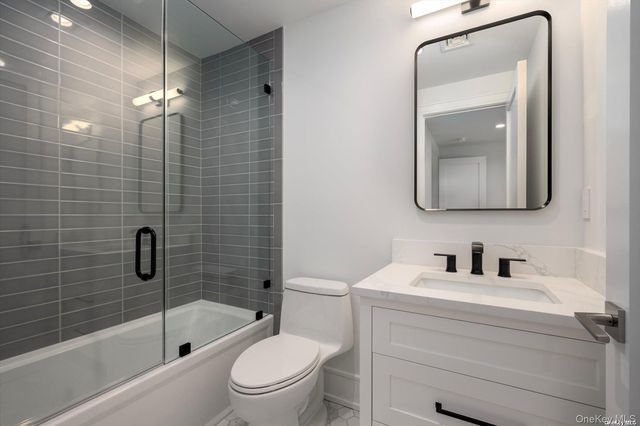 40 Hewlett Lane, Port Washington, NY 11050