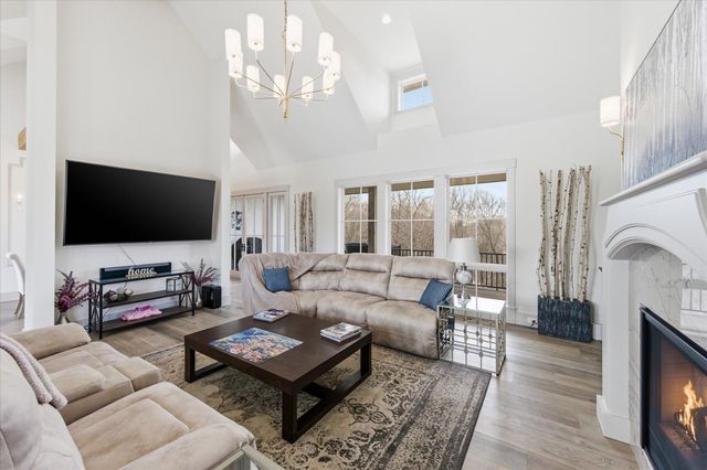 9810 Sky Lane, Eden Prairie, MN 55347