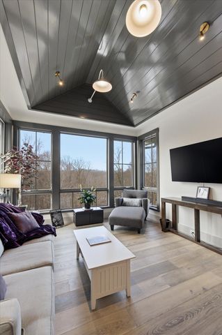 9810 Sky Lane, Eden Prairie, MN 55347
