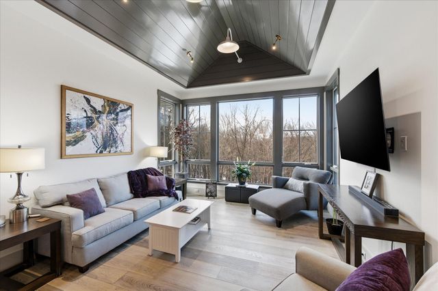 9810 Sky Lane, Eden Prairie, MN 55347
