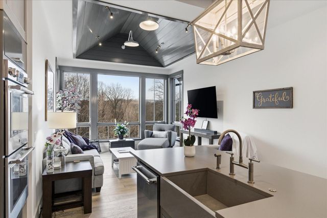 9810 Sky Lane, Eden Prairie, MN 55347