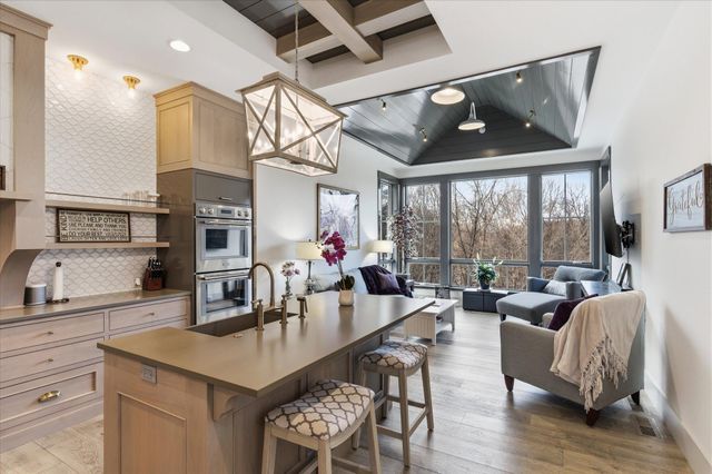 9810 Sky Lane, Eden Prairie, MN 55347