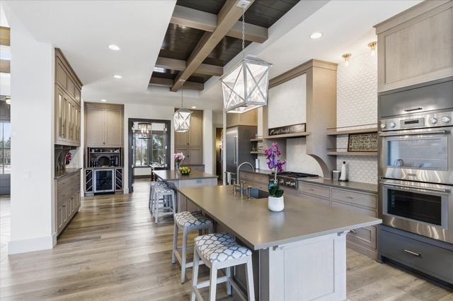 9810 Sky Lane, Eden Prairie, MN 55347