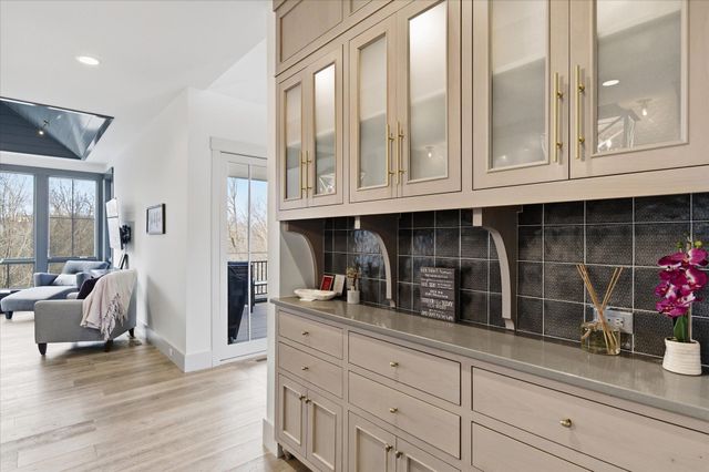 9810 Sky Lane, Eden Prairie, MN 55347