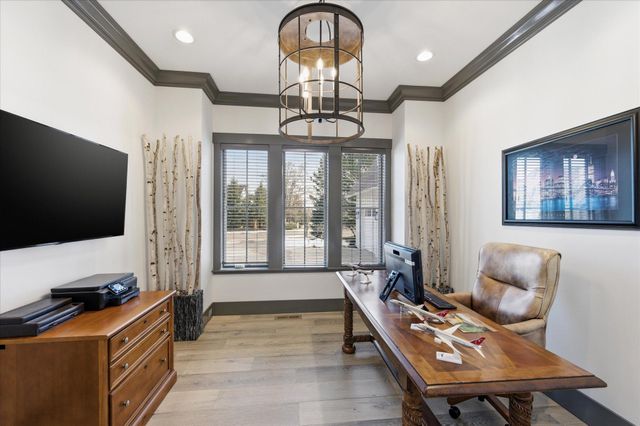 9810 Sky Lane, Eden Prairie, MN 55347