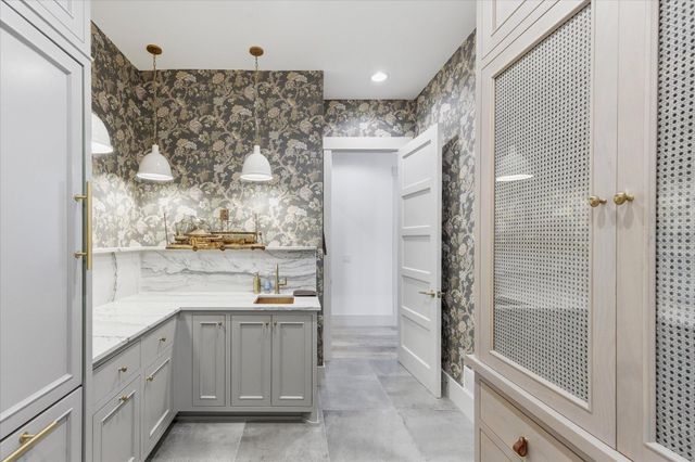 9810 Sky Lane, Eden Prairie, MN 55347
