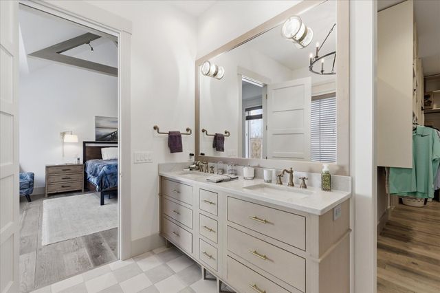 9810 Sky Lane, Eden Prairie, MN 55347