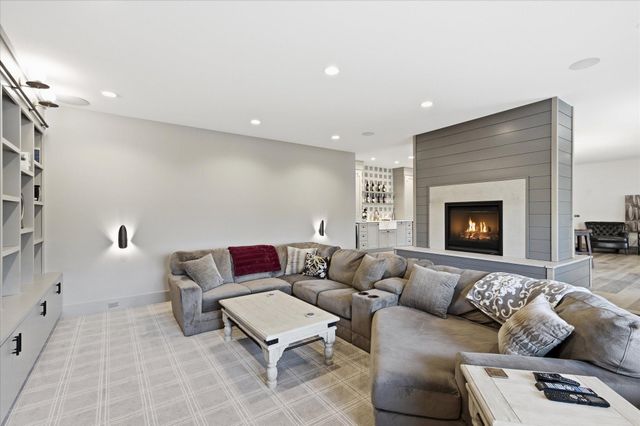 9810 Sky Lane, Eden Prairie, MN 55347