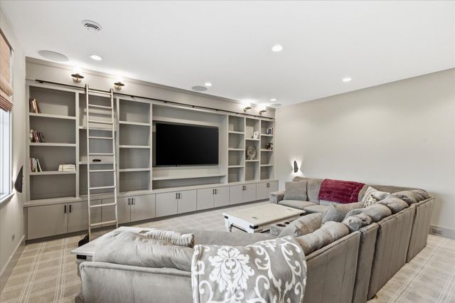 9810 Sky Lane, Eden Prairie, MN 55347