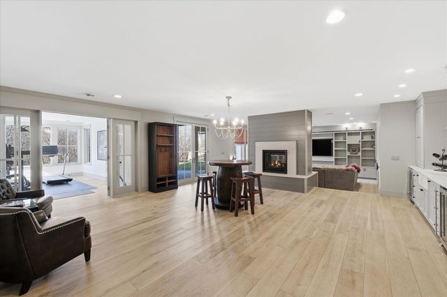 9810 Sky Lane, Eden Prairie, MN 55347