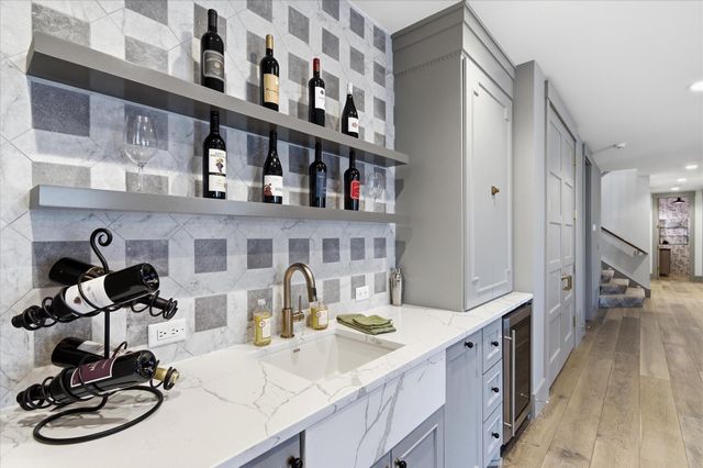 9810 Sky Lane, Eden Prairie, MN 55347